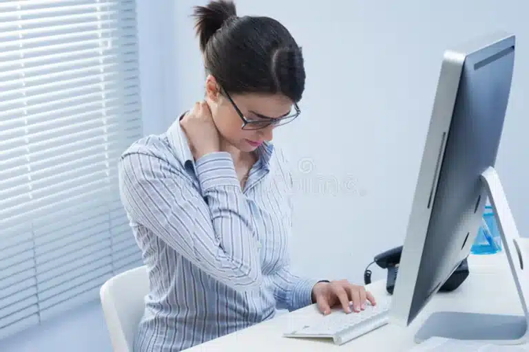 Woman with tech neck seeking natural joint pain relief in Ellenton.